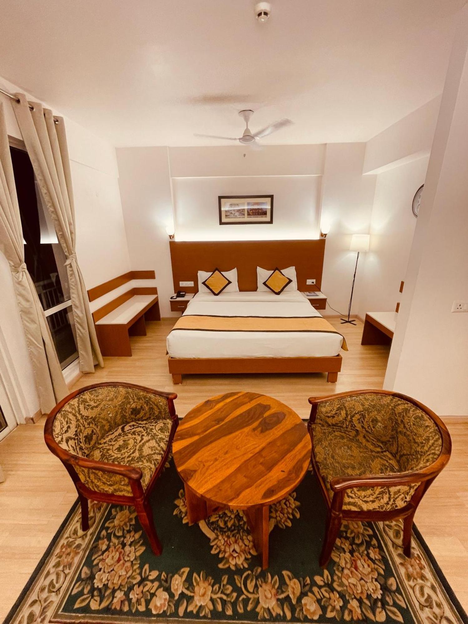 Апарт готель The Grace Residency - Gomtinagar, Лакхнау Екстер'єр фото