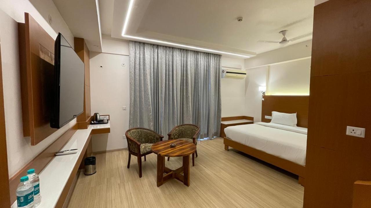 Апарт готель The Grace Residency - Gomtinagar, Лакхнау Екстер'єр фото
